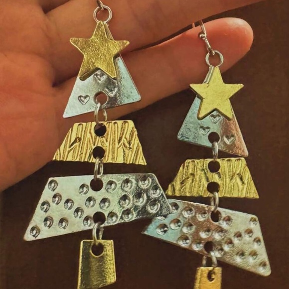 New holiday Christmas tree dangle earrings - Picture 3 of 4